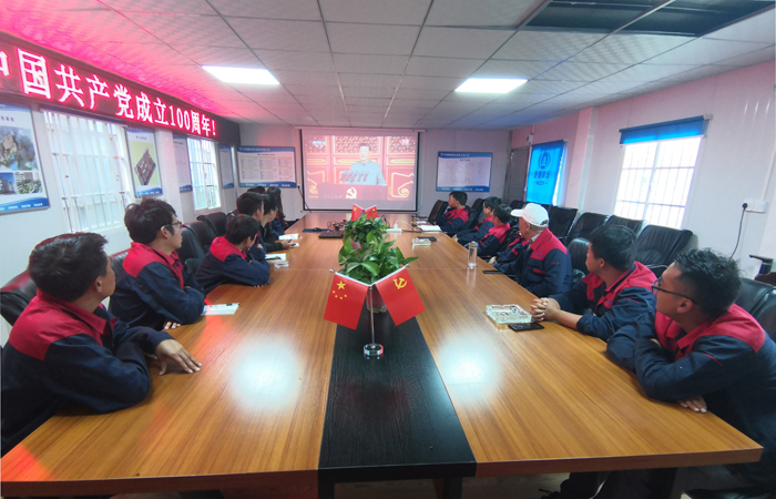 xiao五0三直管部晉寧項目部組織觀(guān)看《慶祝中國共產(chǎn)黨成立100周年大會(huì )》直播.jpg